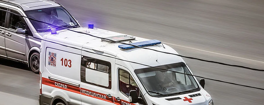 В Ленобласти столкнулись грузовой поезд и автобус: есть жертвы