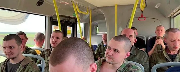 Обмен военнопленными между Россией и Украиной: 84 военных вернулись домой