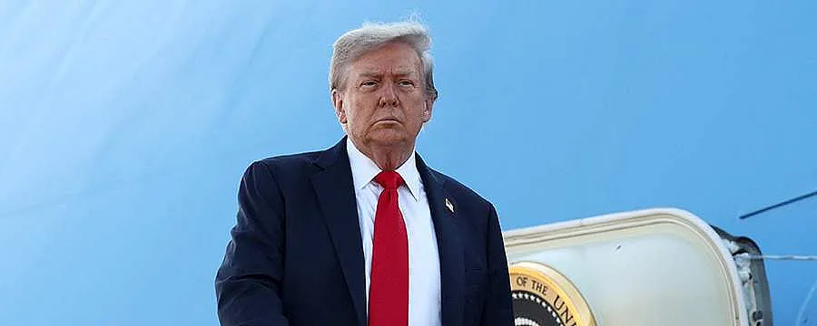 Трамп вылетел на саммит с Путиным на Аляске
