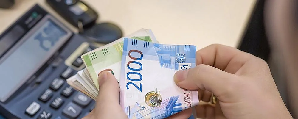 С октября зарплаты федеральных работников вырастут на 7,6%
