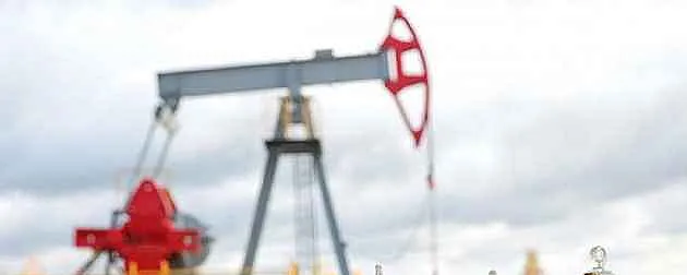 Нефть слегка подорожала после падения на фоне новостей о конфликте на Украине