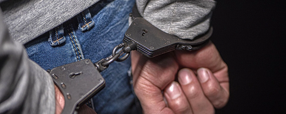 Суд арестовал братьев, пытавшихся похитить девушку на остановке в Нижегородской области