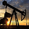 Нефть дешевеет на ожиданиях восстановления прохода танкеров через Ормузский пролив