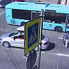 Рейсовый автобус врезался в стену дома в Выборгском районе Петербурга