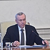 Травников поручил изучить новые меры поддержки семей с детьми в Новосибирской области