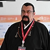Стивен Сигал вручил гран-при фестиваля «Идол» артистам из КНДР