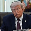 В книге о Трампе рассказали, как он украшал Овальный кабинет суперклеем