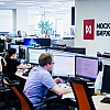Индикатор доллара на Московской бирже поднялся выше 76 рублей впервые с апреля