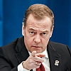 Медведев заявил о праве России отвечать на задержание торговых судов