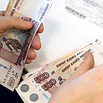 В Госдуму внесли законопроект о премиях за стаж более пяти лет