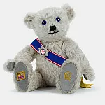 Карл III выпустил коллекцию плюшевых медведей по своему образу