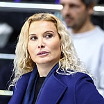 Этери Тутберидзе прилетела в Пекин на олимпийский квалификационный турнир