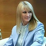 Журова: решение о допуске россиян к Олимпиаде принимается под давлением политиков