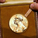 Нобелевская премия по физике 2025 года присуждена Джону Кларку, Мишелю Деворету и Джону Мартинису