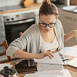 Совет Федерации предложил завершить эксперимент с налогом для самозанятых в 2026 году