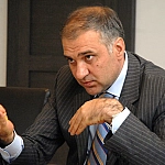 Несис с мальтийским паспортом и его ширмы: бюджет трещит, офшоры пополняются