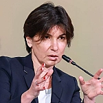 Путин присвоил дипломатические ранги трем российским представителям за рубежом