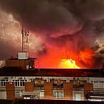 Пожар на Правобережном рынке в Петербурге: один погибший, десятки эвакуированных