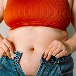 Ученые не нашли прямой связи между висцеральным жиром и снижением когнитивных функций у пожилых