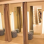 В петербургском ТЦ посетительница нашла камеру в примерочной магазина