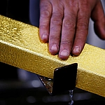 Золото резко подешевело после заявлений Трампа о Гренландии