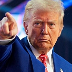 Трамп заявил о продолжающихся переговорах США с Ираном и предупредил о военном давлении