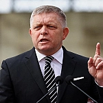 Роберт Фицо обвинил Владимира Зеленского во лжи о повреждении «Дружбы»