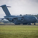 СМИ сообщили о возможном сбросе груза с военного самолета США над ОАЭ