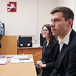 Суд отложил рассмотрение дела Смолова о драке в кафе на 3 апреля