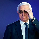 Власти и бизнес обсуждают возврат налога на сверхприбыль для покрытия дефицита бюджета