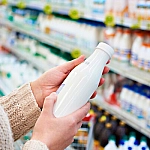 Ученые заявили о возможной пользе цельного молока для снижения риска ожирения у детей