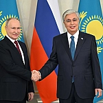 Путин и Токаев начали официальную встречу в Астане