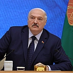 Лукашенко назвал удар по автобусу попыткой втянуть Белоруссию в конфликт