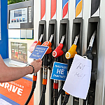 В Севастополе временно ограничили продажу топлива, работу транспорта и торговых объектов