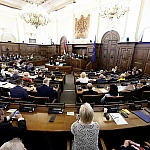 Сейм Латвии одобрил запрет на исполнение песен авторов, находящихся под санкциями