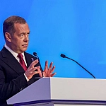 Медведев назвал нового главкома ВСУ Драпатого «жирным куском говна» после его слов о россиянах