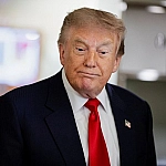 Трамп заявил, что Иран просил США остановить удары, а Тегеран заявил о готовности отвечать на атаки