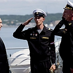 Путин впервые посетил Курильские острова и встретился с жителями