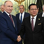 Путин поблагодарил Мьянму за помощь в развитии отношений России с АСЕАН