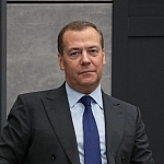Медведев связал угрозы Зеленского с темой возмездия за терроризм