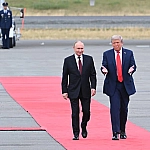 Песков заявил об отсутствии планов на трехстороннюю встречу Путина, Трампа и Си