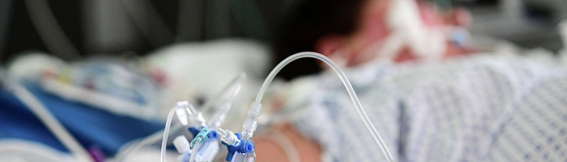 Дроны ВСУ нанесли удар по волонтеру с гуманитарным грузом в Курской области