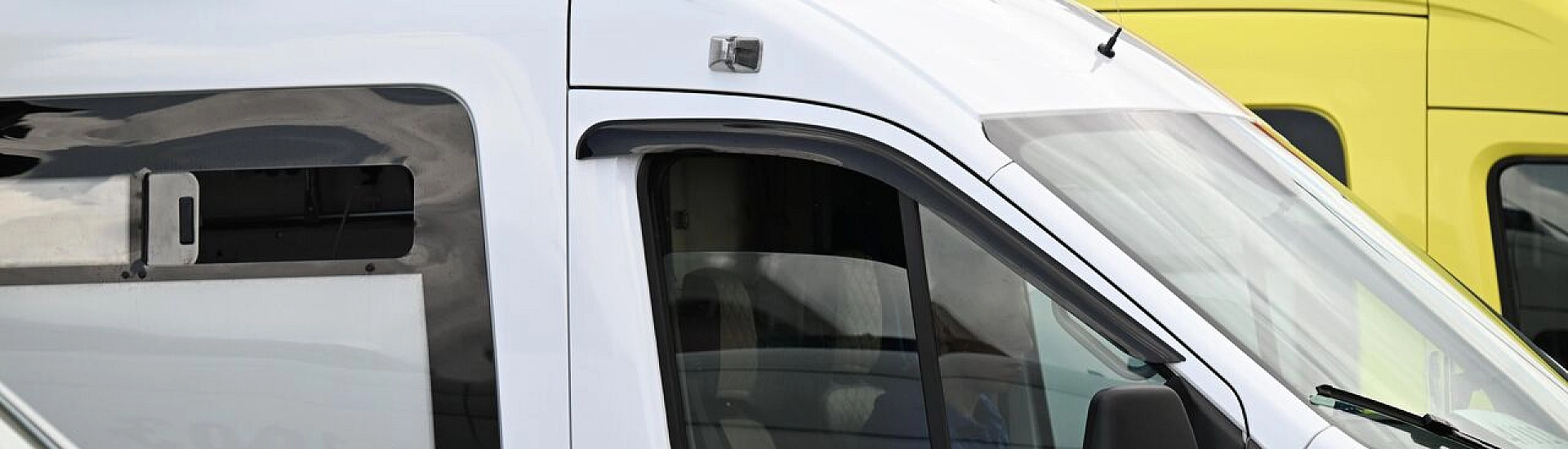 Автобус врезался в опору на трассе М-4 в Тульской области: есть пострадавшие