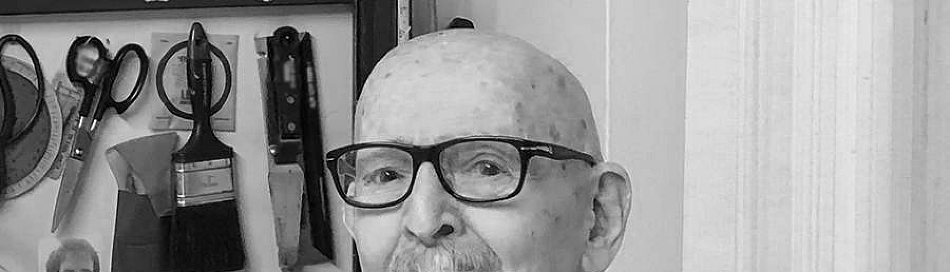 В США скончался автор легендарного логотипа 007 Джо Кэрофф