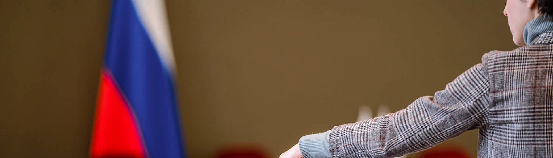 На выборах губернаторов действующие главы регионов лидируют по финансированию кампаний