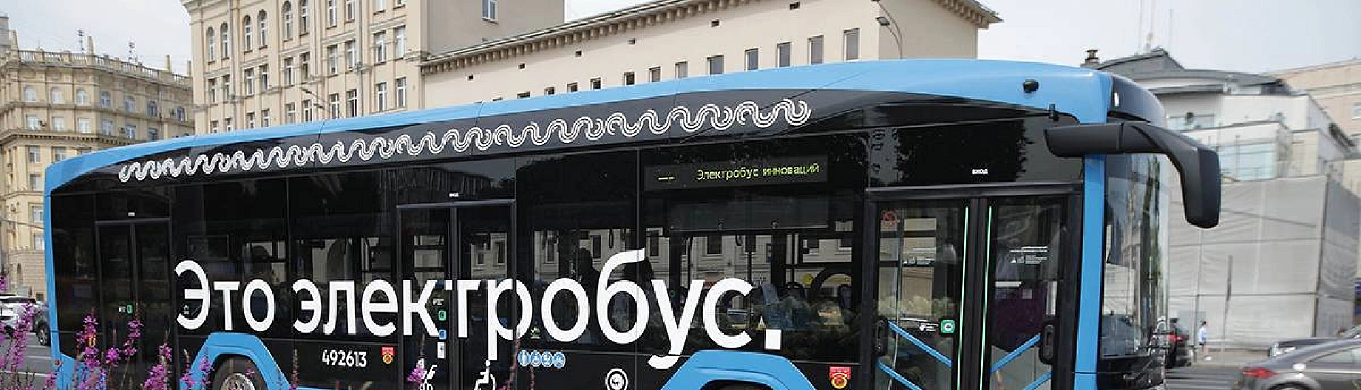 В Москве электробус сбил женщину насмерть на пешеходном переходе