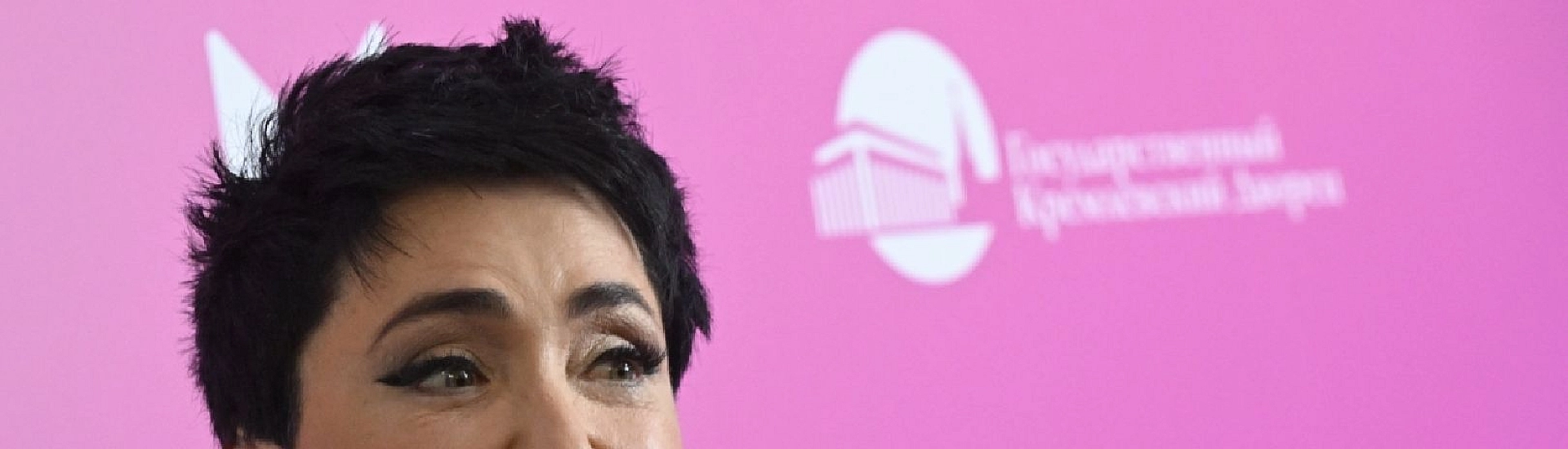 Лолита связала поджог двери организатора её концертов с деятельностью перекупщиков