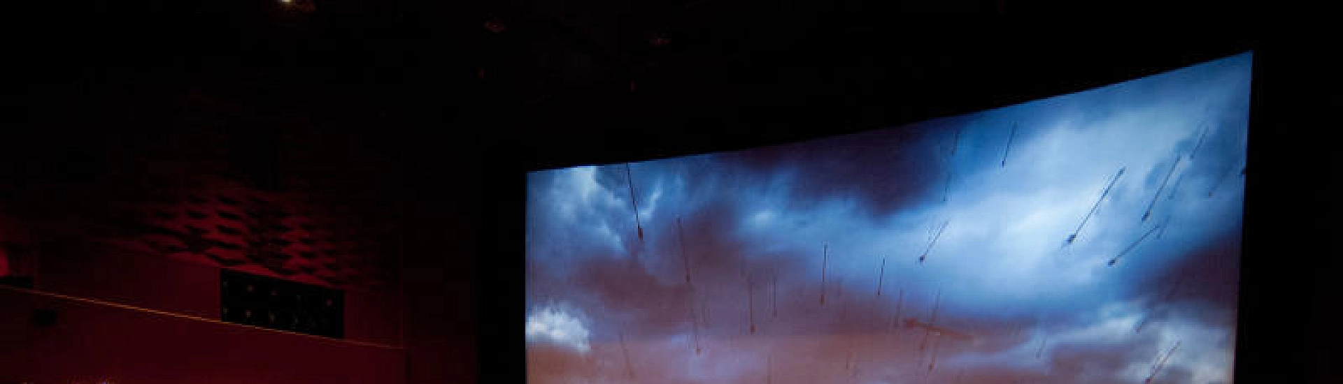 Летний бокс-офис в России упал на 11%, посещаемость снизилась на четверть