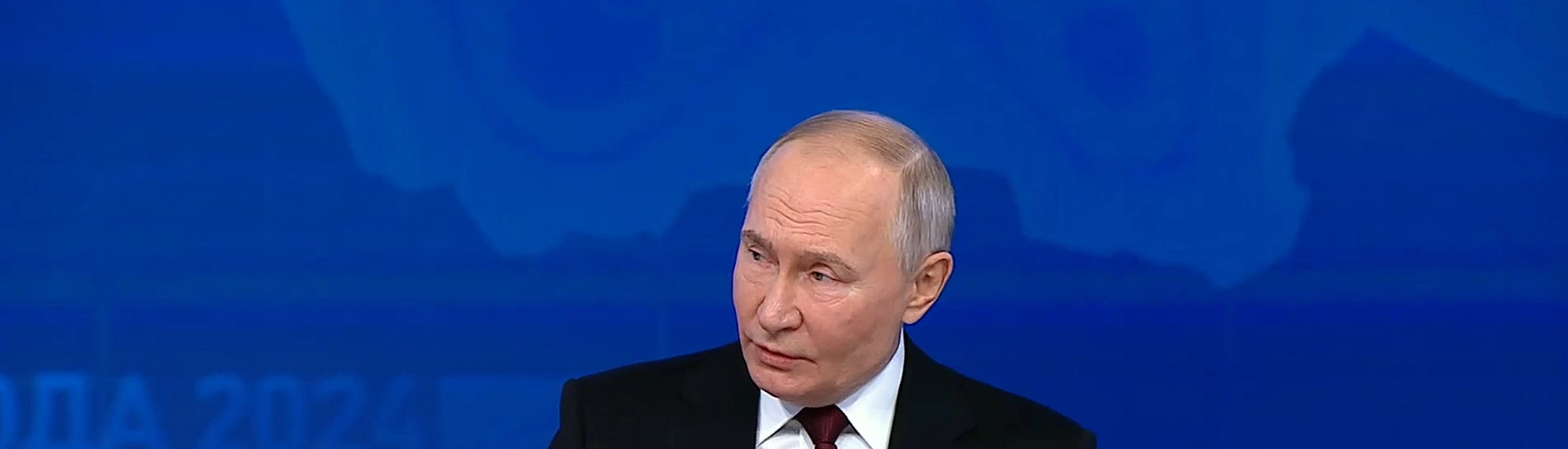 Путин протестировал интерактив с молодежным сленгом во Владивостоке