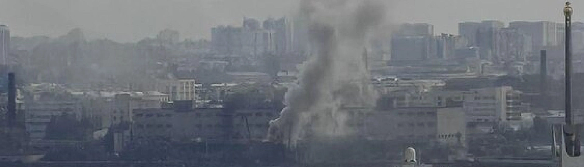 В Морском порту Петербурга ликвидируют возгорание мусора на площади 50 кв. м